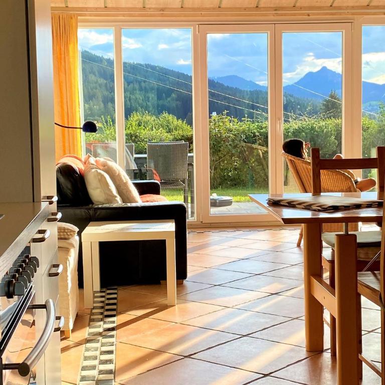 Ferienhaus mit Bergblick & sonniger Terrasse im Feriendorf Reichenbach - G26b - Haus mit 2 Schlafzimmern - 11