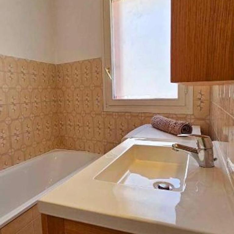 T2 Dernier Étage avec Terrasse à 5 min de la Mer - Appartement 1 Chambre - 13