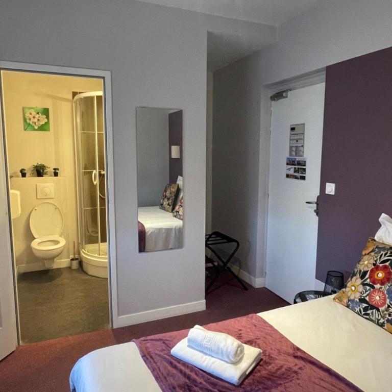 Le logis Katia - Chambre Double avec Salle de Bains Privative - 10
