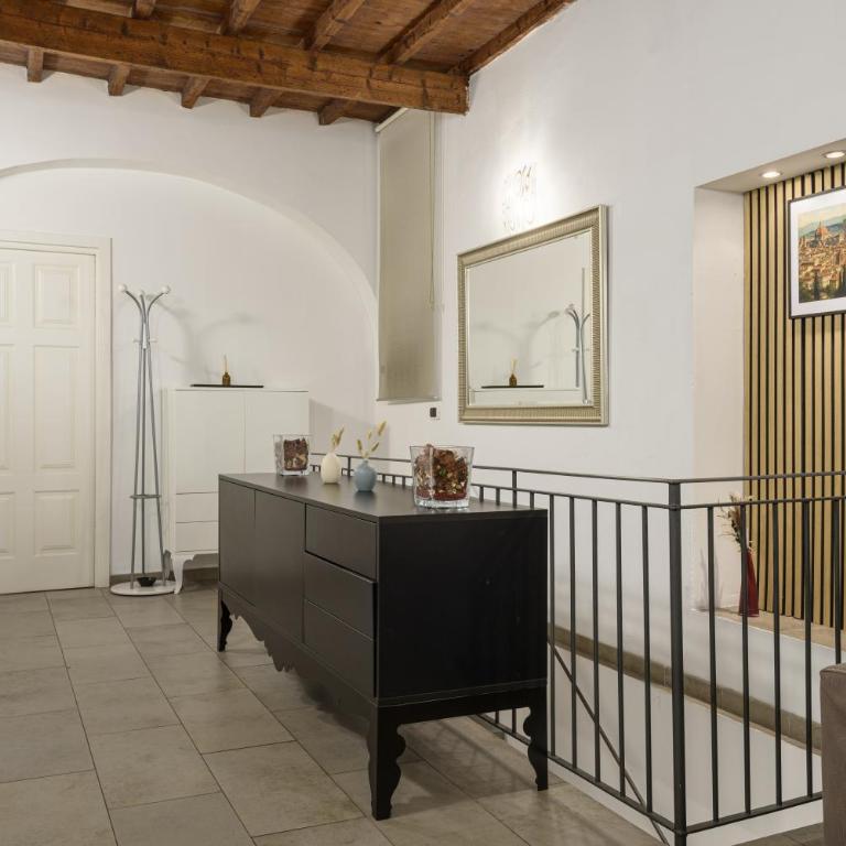 Rustic Florentine Dimora - Two-Bedroom Apartment - 10
