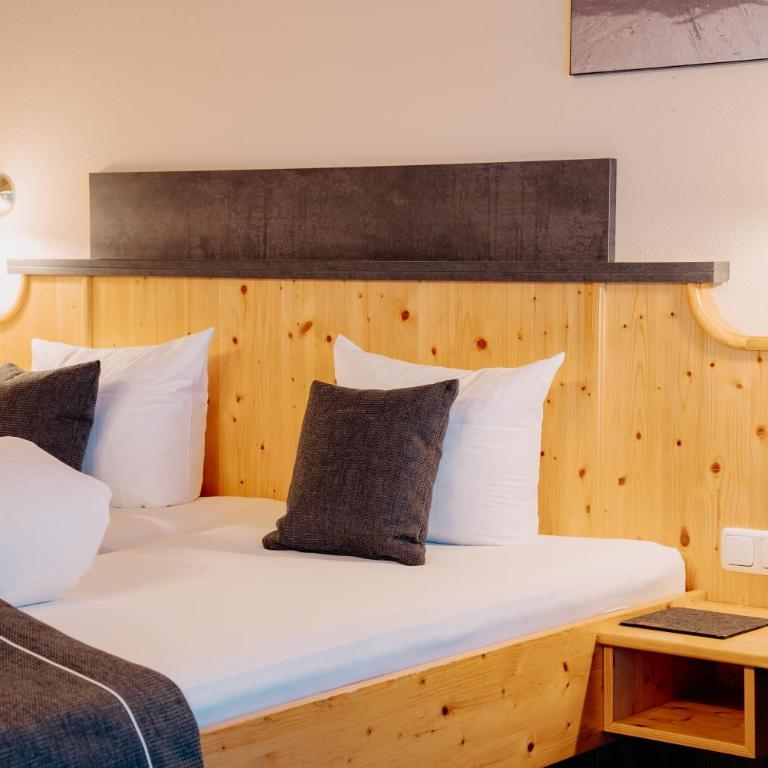 Hotel Garni Alpenhof - Standard Doppelzimmer mit Balkon - 1