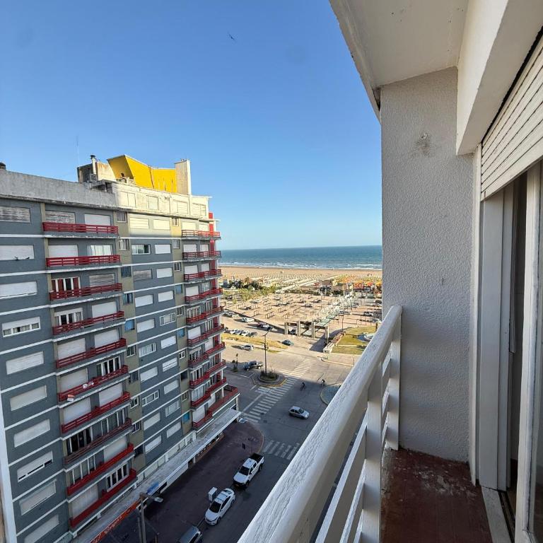 Departamento en Necochea 3 Ambientes con Vista Lateral al Mar - Two-Bedroom Apartment - 4