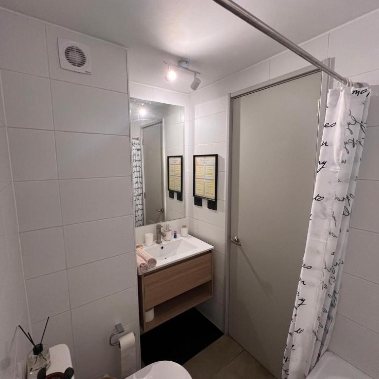 Habitación y Baño Privados Style and Comfort - One-Bedroom Apartment - 36