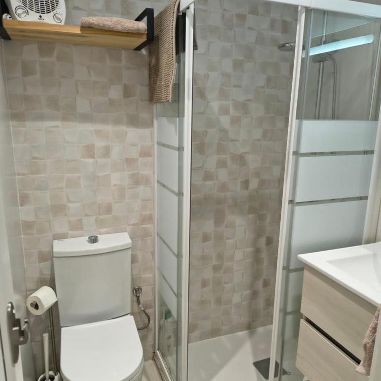 Fira Gran Via & Aeropuerto Barcelona Mi Colibrí - Habitación Doble con baño privado externo - 7