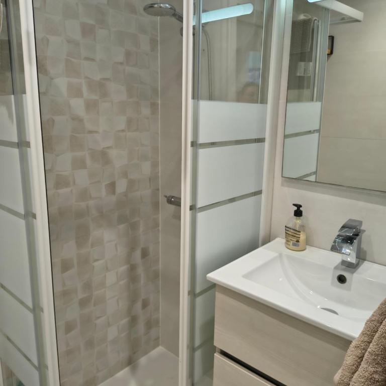 Fira Gran Via & Aeropuerto Barcelona Mi Colibrí - Habitación Doble con baño privado externo - 6