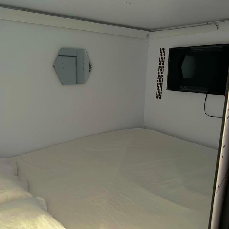 Hotel Victoria Caps - Single Bed in Mixed Dormitory Room - 7
