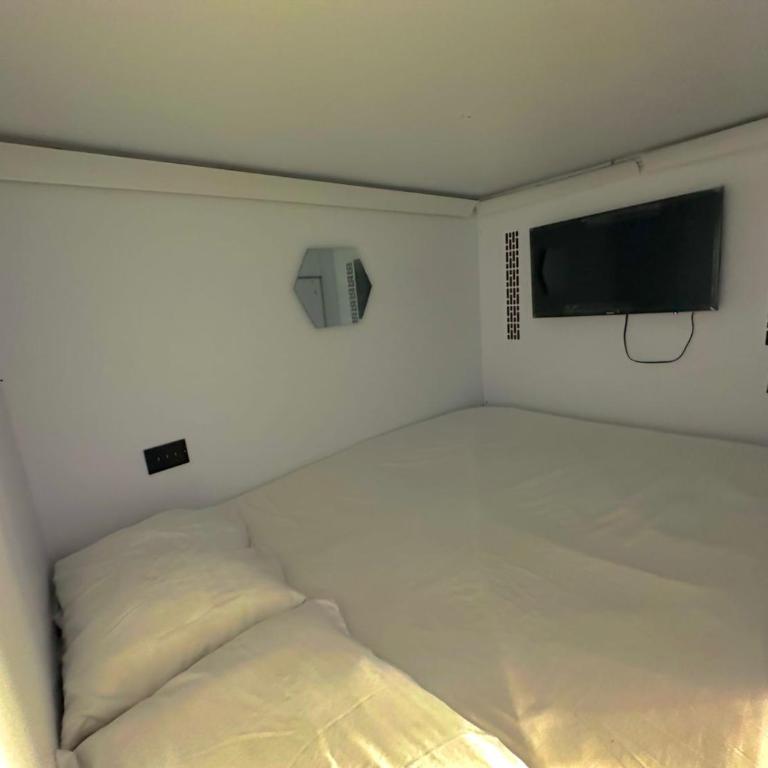 Hotel Victoria Caps - Single Bed in Mixed Dormitory Room - 9