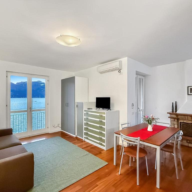 Residenza Menaggio - Mimosa - Studio with Balcony - 4
