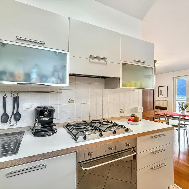 Residenza Menaggio - Mimosa - Studio with Balcony - 10