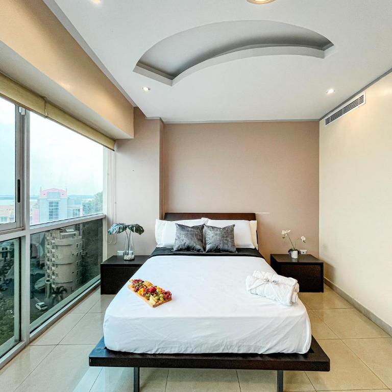 Luxury 2BR River View Apartment Pool, Gym & Jacuzzi - Two-Bedroom Apartment with River View - 1