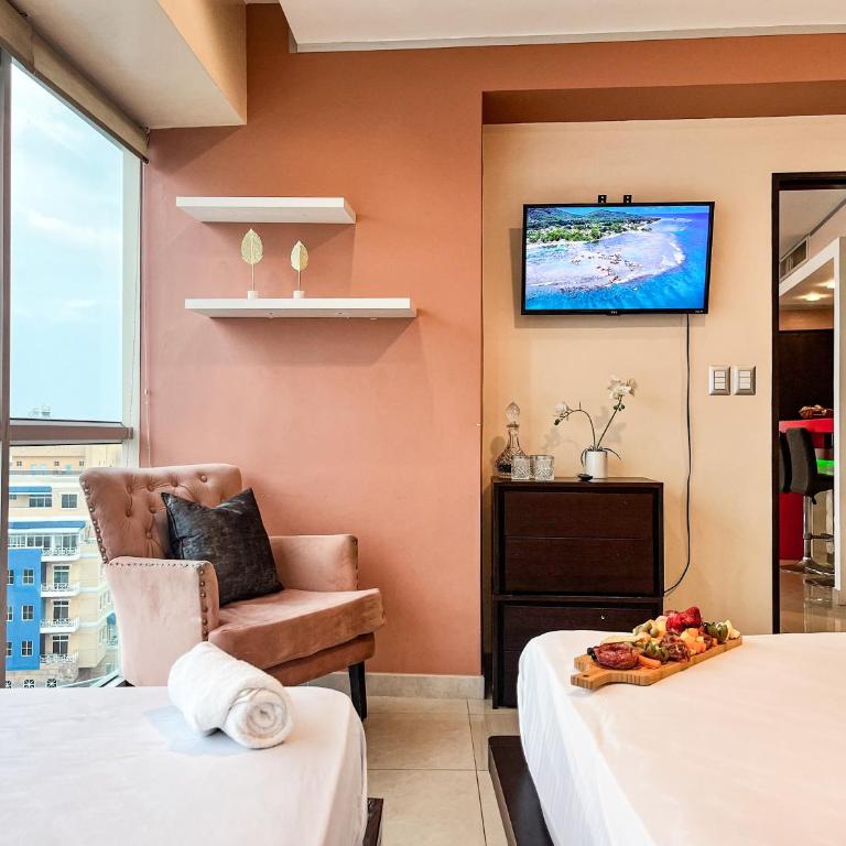 Luxury 2BR River View Apartment Pool, Gym & Jacuzzi - Two-Bedroom Apartment with River View - 10