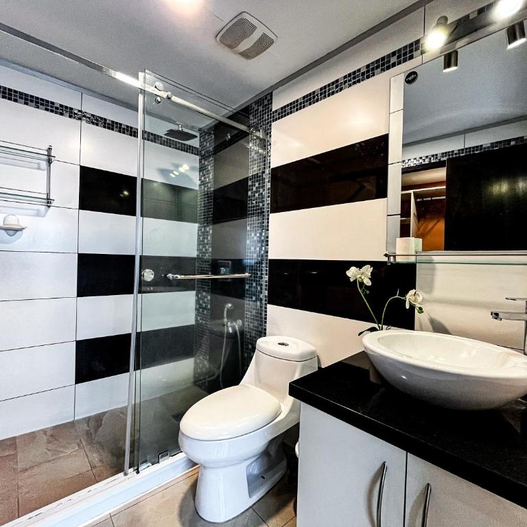 Luxury 2BR River View Apartment Pool, Gym & Jacuzzi - Two-Bedroom Apartment with River View - 11