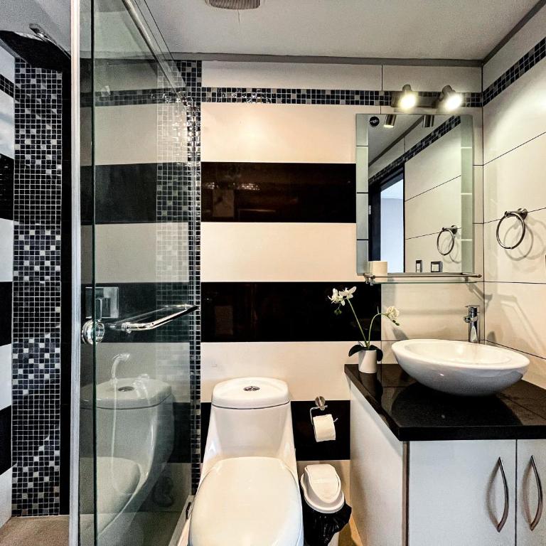 Luxury 2BR River View Apartment Pool, Gym & Jacuzzi - Two-Bedroom Apartment with River View - 12