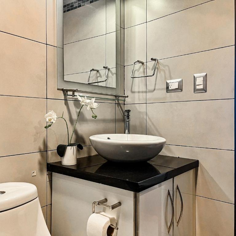 Luxury 2BR River View Apartment Pool, Gym & Jacuzzi - Two-Bedroom Apartment with River View - 14
