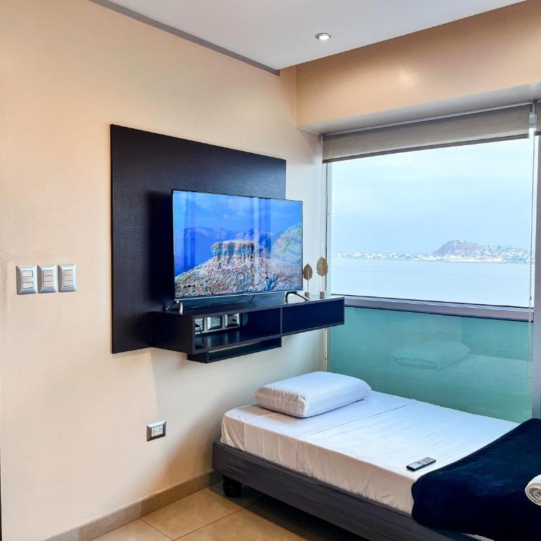Luxury 2BR River View Apartment Pool, Gym & Jacuzzi - Two-Bedroom Apartment with River View - 19
