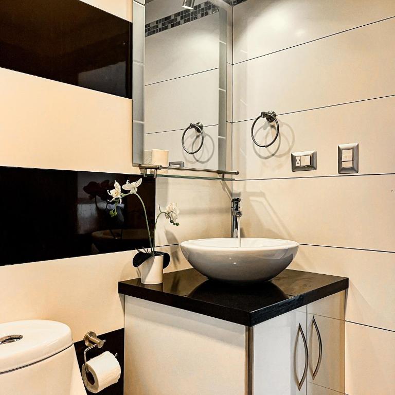 Luxury 2BR River View Apartment Pool, Gym & Jacuzzi - Two-Bedroom Apartment with River View - 20