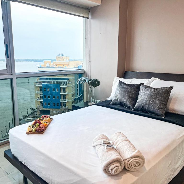 Luxury 2BR River View Apartment Pool, Gym & Jacuzzi - Two-Bedroom Apartment with River View - 22