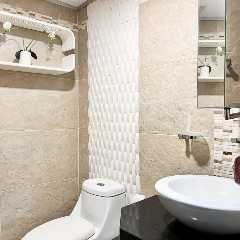 Luxury 2BR River View Apartment Pool, Gym & Jacuzzi - Two-Bedroom Apartment with River View - 26