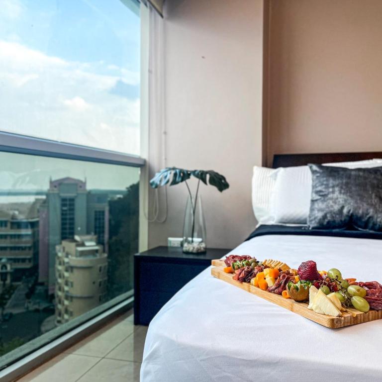 Luxury 2BR River View Apartment Pool, Gym & Jacuzzi - Two-Bedroom Apartment with River View - 27