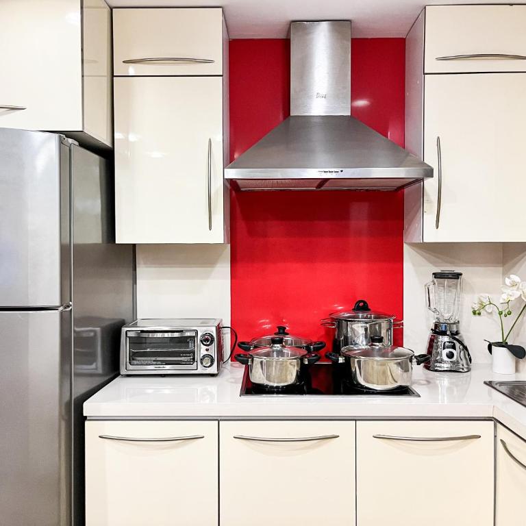 Luxury 2BR River View Apartment Pool, Gym & Jacuzzi - Two-Bedroom Apartment with River View - 31