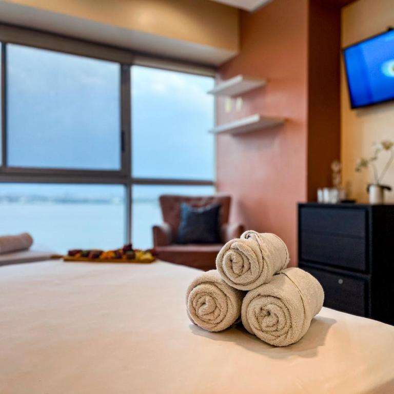 Luxury 2BR River View Apartment Pool, Gym & Jacuzzi - Two-Bedroom Apartment with River View - 32