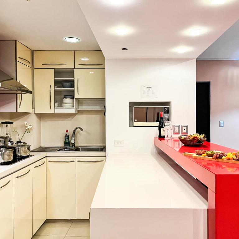 Luxury 2BR River View Apartment Pool, Gym & Jacuzzi - Two-Bedroom Apartment with River View - 33