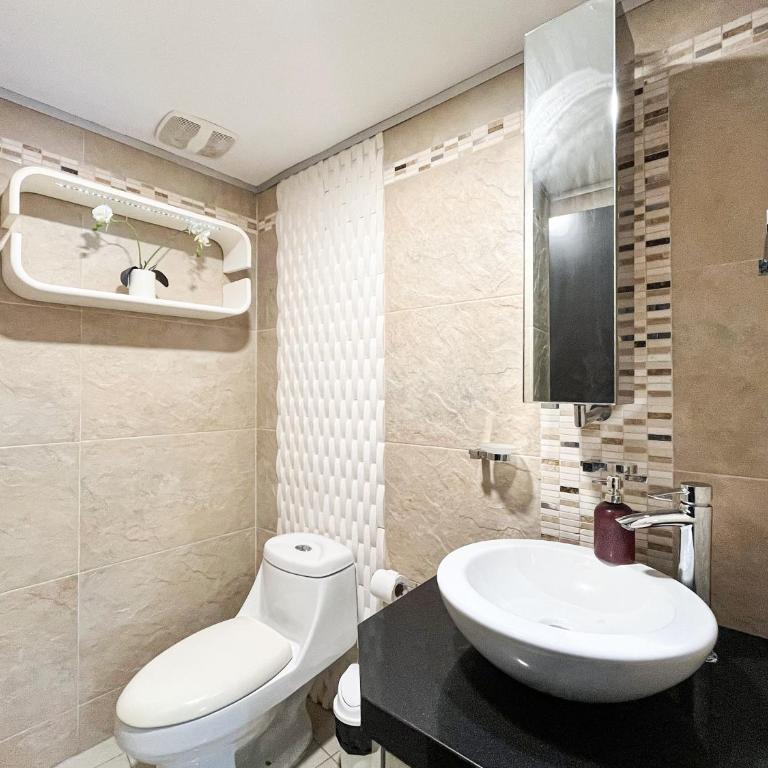 Luxury 2BR River View Apartment Pool, Gym & Jacuzzi - Two-Bedroom Apartment with River View - 38