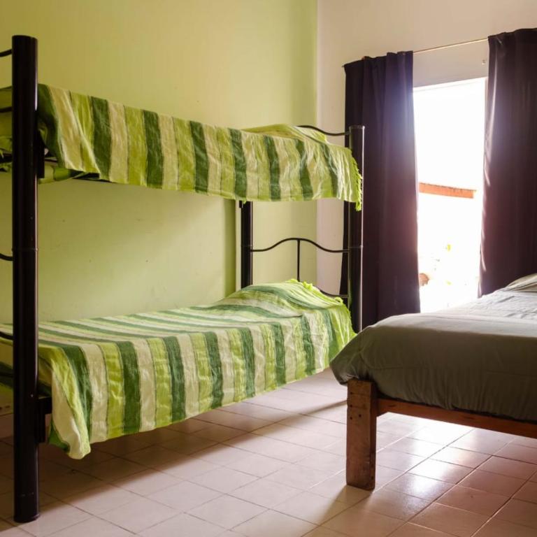 Hospedaje Jazmin Cosquín - Quadruple Room with Shared Bathroom - 3