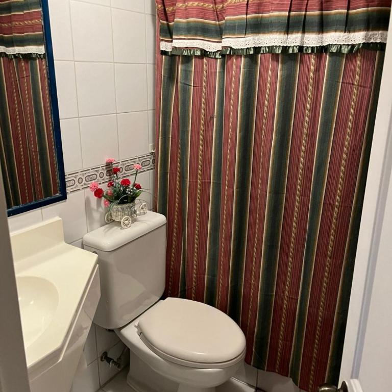 Apartamento a 2 cuadras de la playa - Three-Bedroom Apartment with Balcony - 9