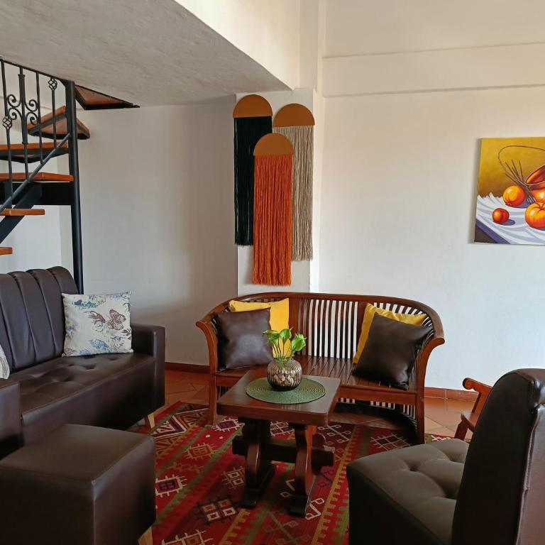 Hermoso apartamento familiar con parqueadero a 4 cuadras de la plaza - Three-Bedroom Apartment - 1