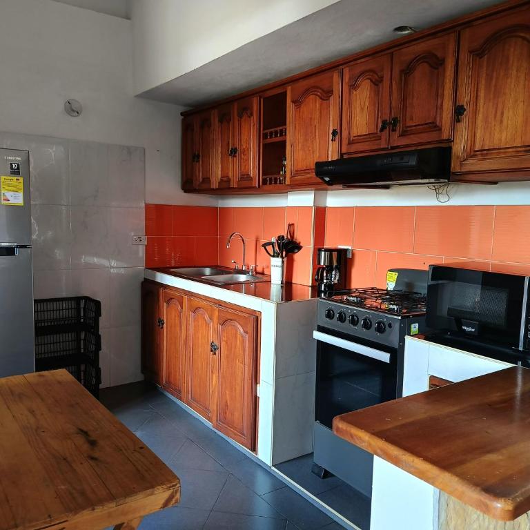 Hermoso apartamento familiar con parqueadero a 4 cuadras de la plaza - Three-Bedroom Apartment - 5
