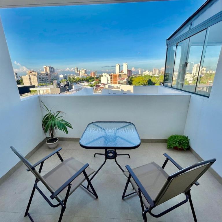 Amplio Studio con terraza privada en Equipetrol - Apartamento de 2 dormitorios - 1