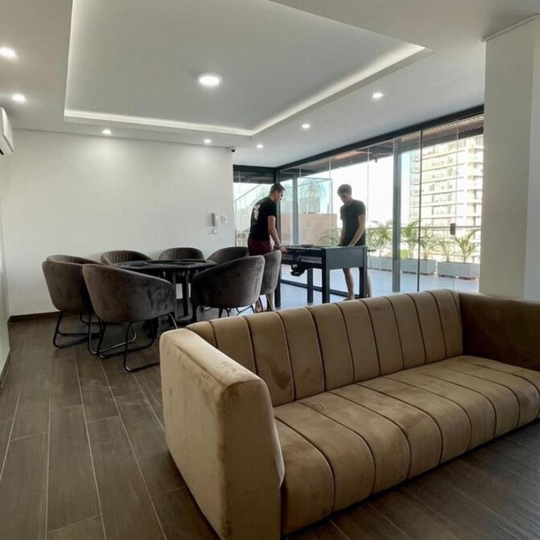 Amplio Studio con terraza privada en Equipetrol - Apartamento de 2 dormitorios - 2