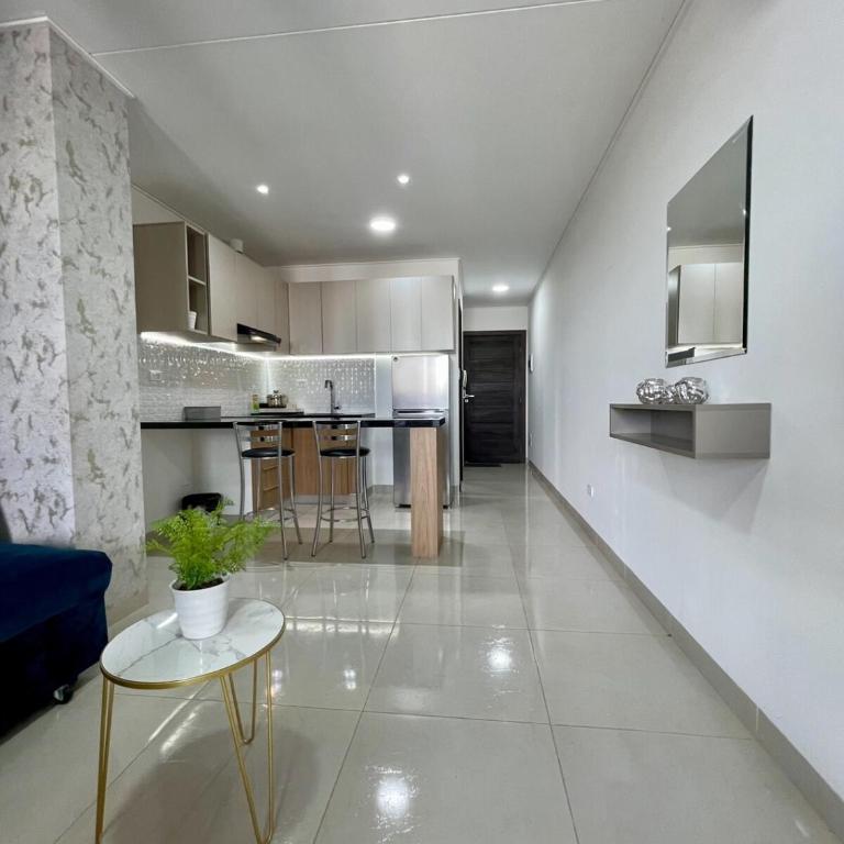 Amplio Studio con terraza privada en Equipetrol - Apartamento de 2 dormitorios - 3