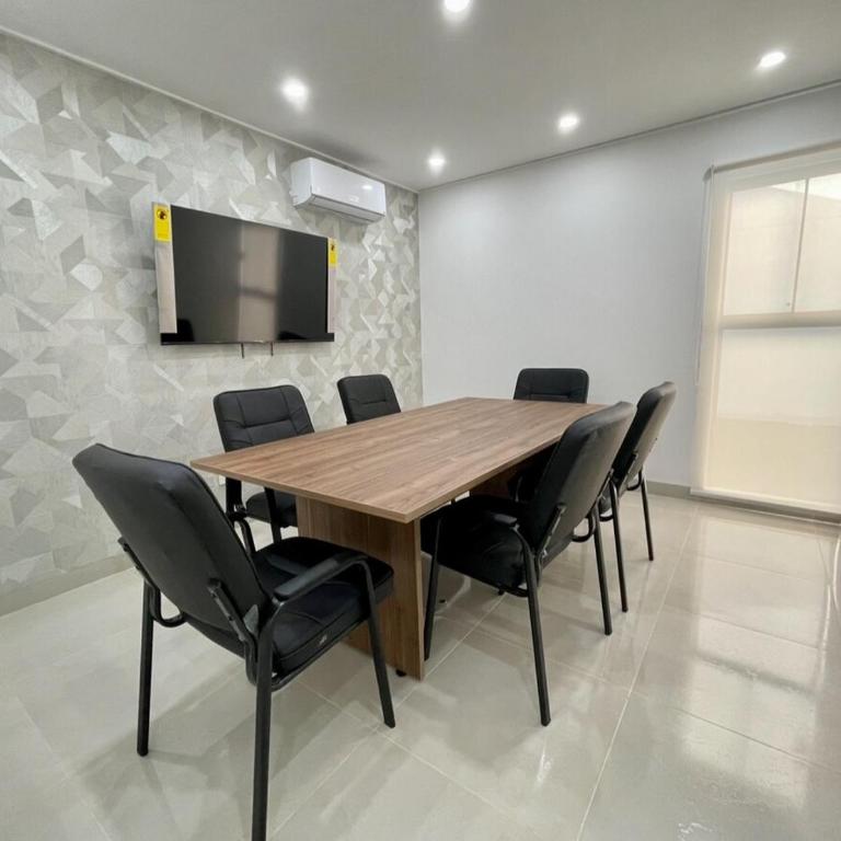 Amplio Studio con terraza privada en Equipetrol - Apartamento de 2 dormitorios - 20