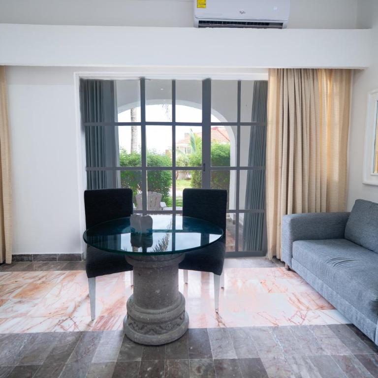 Hotel y Museo Casa Turquesa - King Room with Balcony - 4
