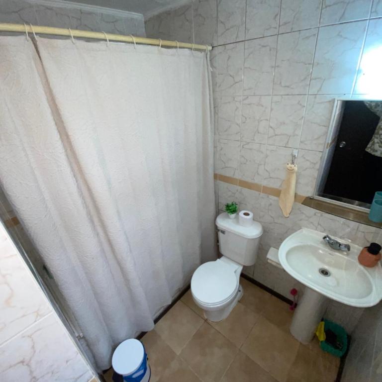 Bella casa con excelente ubicación en Puerto Montt - Three-Bedroom House - 7