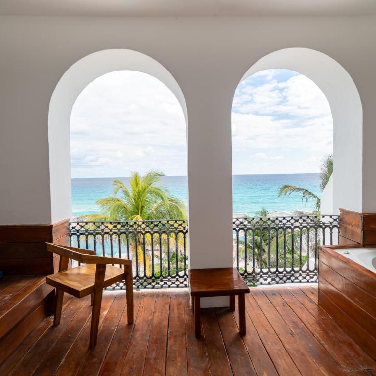 Hotel y Museo Casa Turquesa - Double Room with Sea View - 3