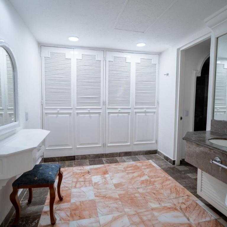 Hotel y Museo Casa Turquesa - King Suite with Ocean View - 5
