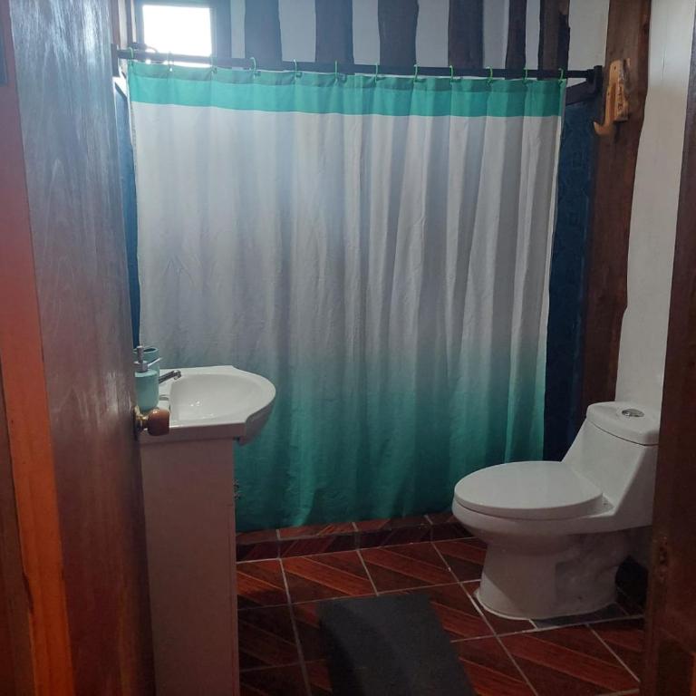 Hostal Verde Vida - Family Room with Private Bathroom - 3