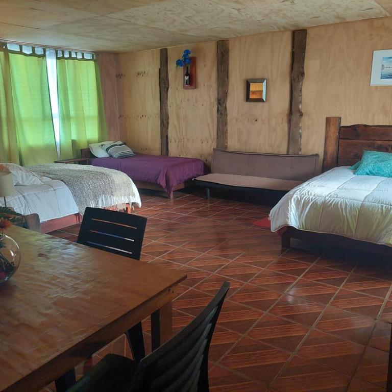 Hostal Verde Vida - Family Room with Private Bathroom - 2