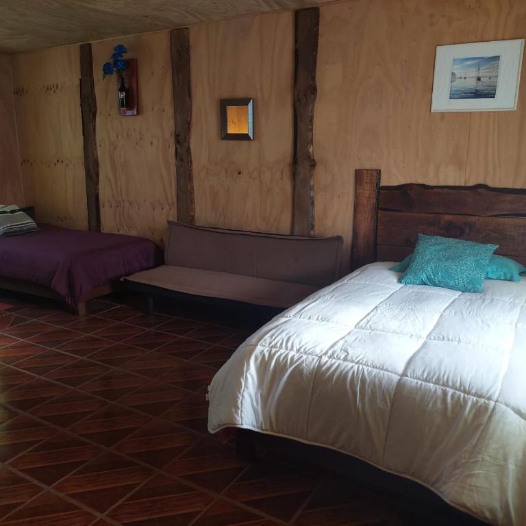 Hostal Verde Vida - Family Room with Private Bathroom - 5