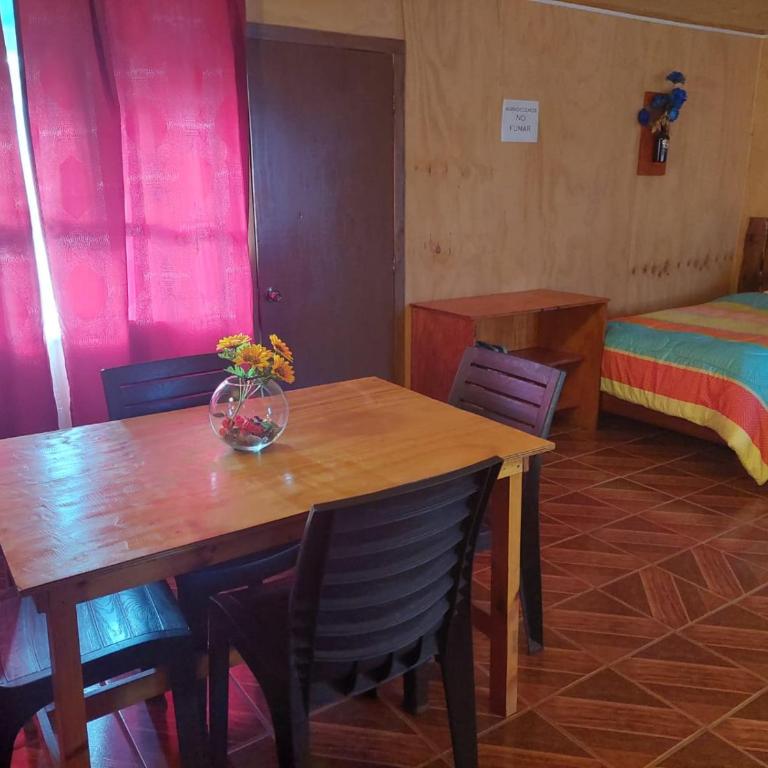 Hostal Verde Vida - Family Room with Private Bathroom - 12