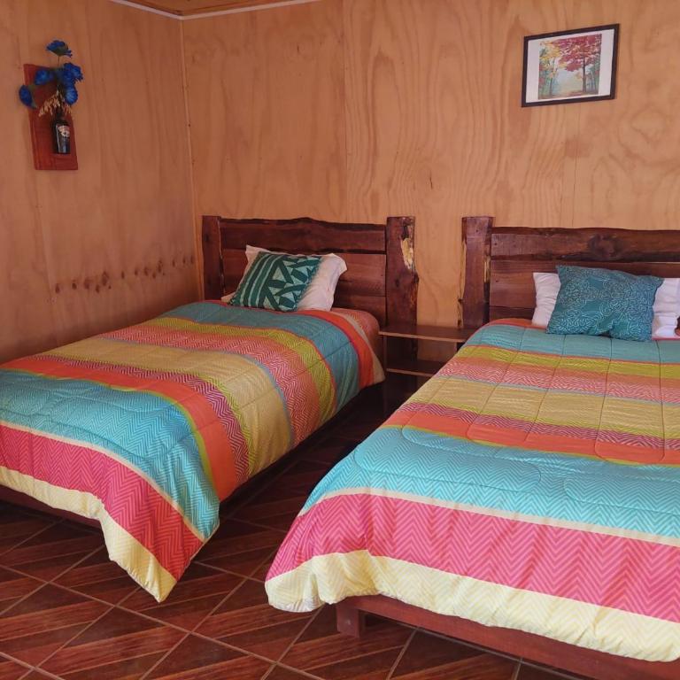 Hostal Verde Vida - Family Room with Private Bathroom - 9