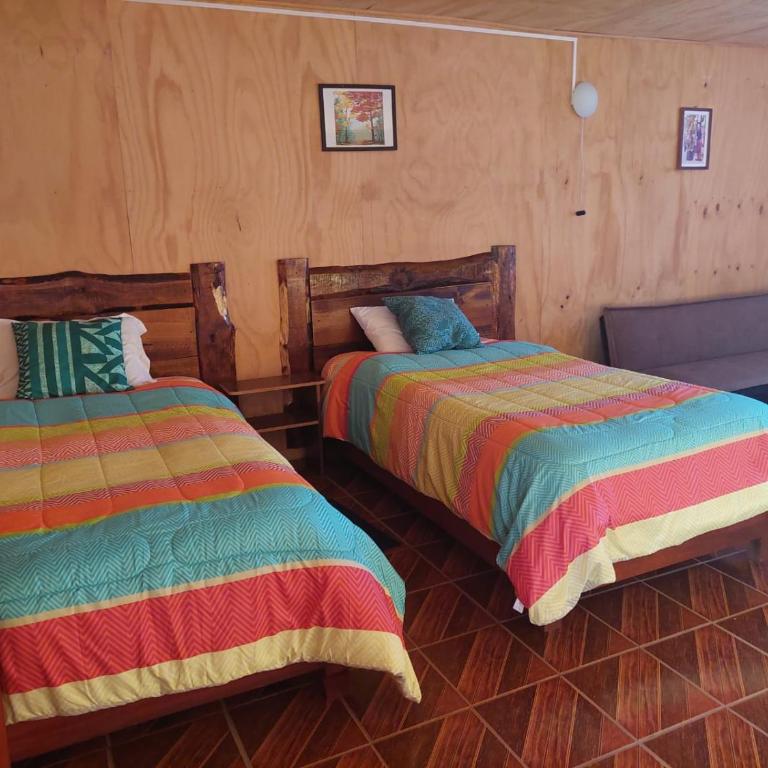 Hostal Verde Vida - Family Room with Private Bathroom - 8