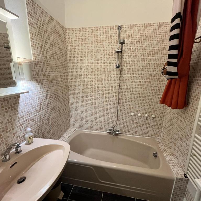Cœur Historique et Paisible - Hôtel de Ville - Two-Bedroom Apartment - 18