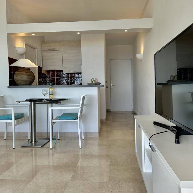 Appartement Contemporain 2 Pièces – Villeneuve-Loubet Plage - FR-1-252A-139 - Appartement - 2