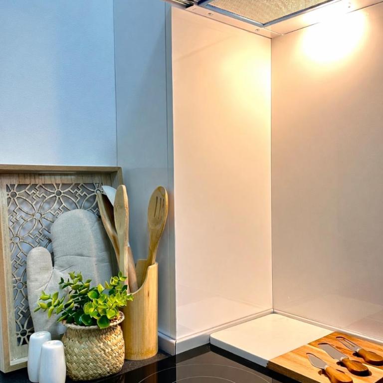Azure Teuta apartment with balcony - One-Bedroom Apartment - 6