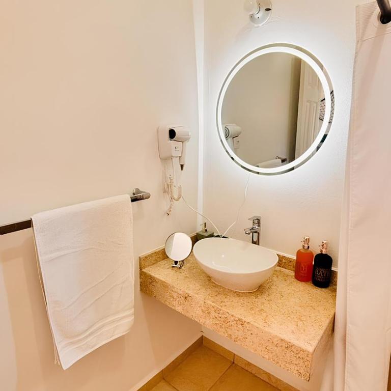 Casa amplia y privada con alberca para una escapada perfecta - Three-Bedroom House - 26