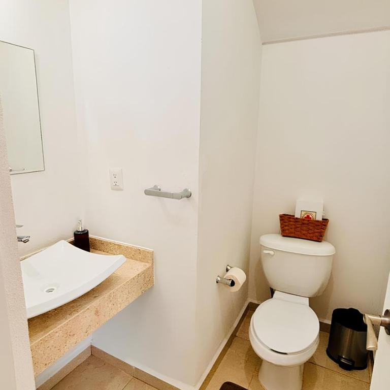 Casa amplia y privada con alberca para una escapada perfecta - Three-Bedroom House - 25